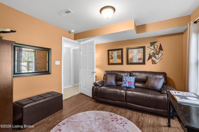 3008 Haney Dr, La Grange, KY 40031