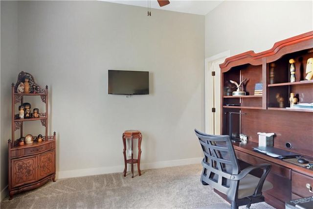 17710 Mission Ridge Drive, Smithville, MO 64089