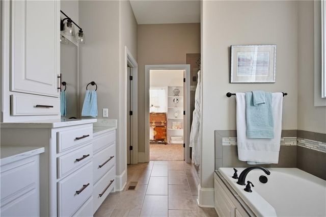 17710 Mission Ridge Drive, Smithville, MO 64089