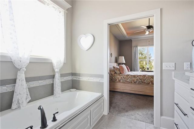 17710 Mission Ridge Drive, Smithville, MO 64089