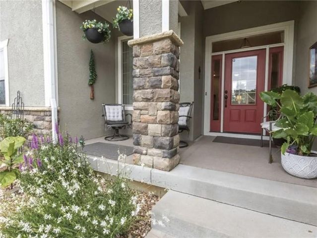 17710 Mission Ridge Drive, Smithville, MO 64089