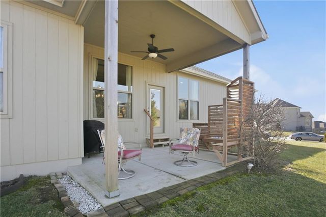 17710 Mission Ridge Drive, Smithville, MO 64089