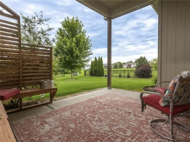 17710 Mission Ridge Drive, Smithville, MO 64089