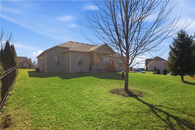 17710 Mission Ridge Drive, Smithville, MO 64089