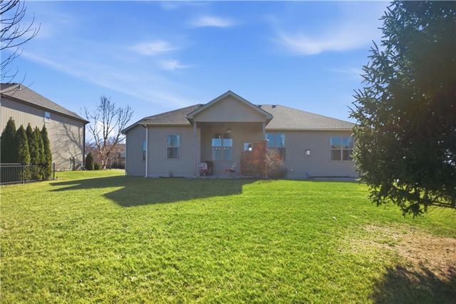 17710 Mission Ridge Drive, Smithville, MO 64089