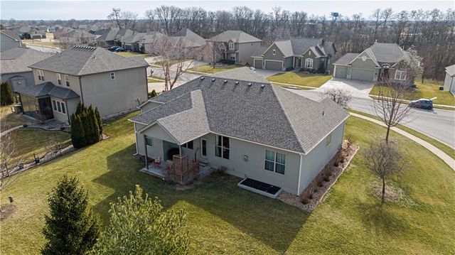 17710 Mission Ridge Drive, Smithville, MO 64089