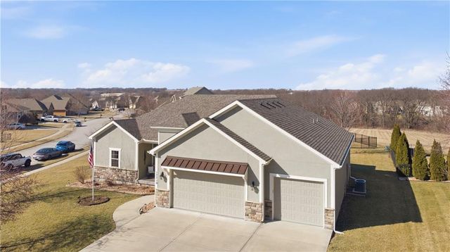 17710 Mission Ridge Drive, Smithville, MO 64089