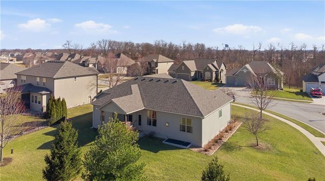 17710 Mission Ridge Drive, Smithville, MO 64089
