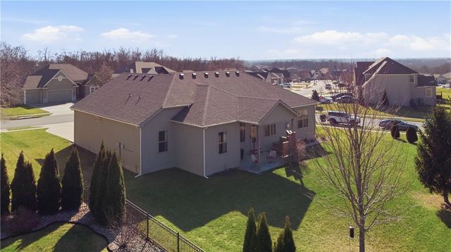 17710 Mission Ridge Drive, Smithville, MO 64089