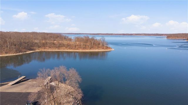 17710 Mission Ridge Drive, Smithville, MO 64089