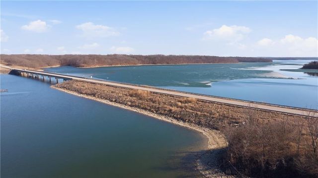 17710 Mission Ridge Drive, Smithville, MO 64089