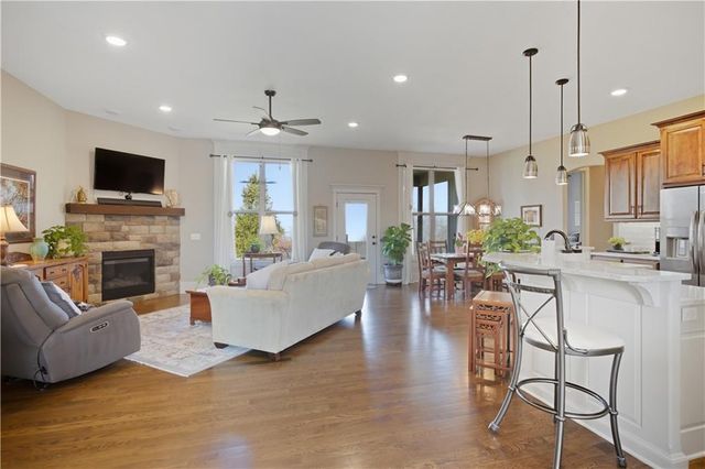 17710 Mission Ridge Drive, Smithville, MO 64089