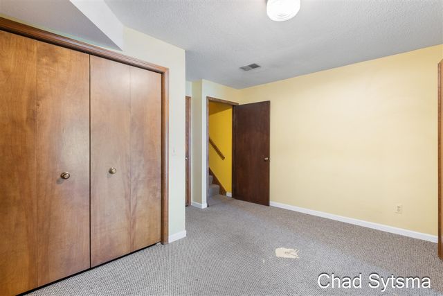 193 Laurelwood Court, Grand Rapids, MI 49548