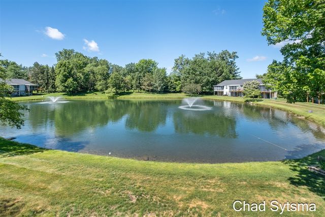 193 Laurelwood Court, Grand Rapids, MI 49548