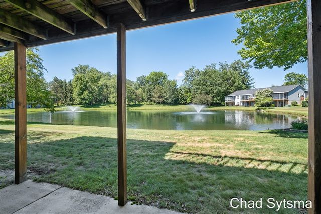 193 Laurelwood Court, Grand Rapids, MI 49548