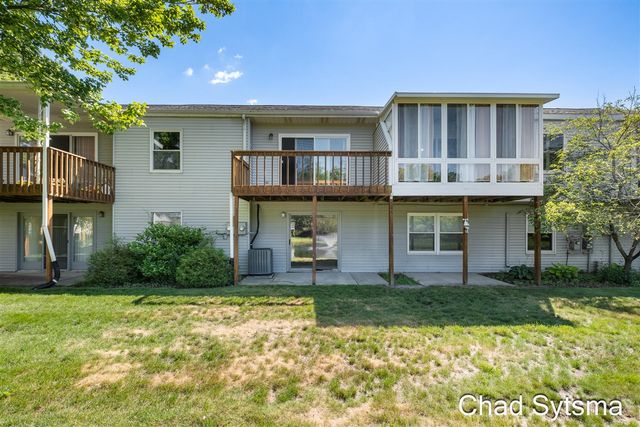 193 Laurelwood Court, Grand Rapids, MI 49548