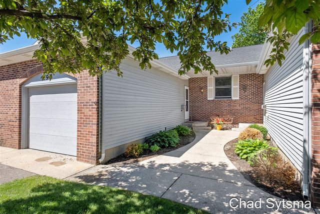 193 Laurelwood Court, Grand Rapids, MI 49548