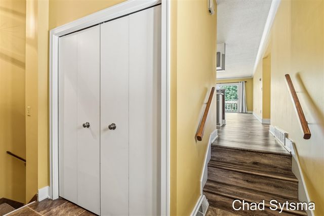 193 Laurelwood Court, Grand Rapids, MI 49548