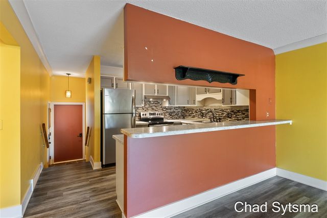 193 Laurelwood Court, Grand Rapids, MI 49548