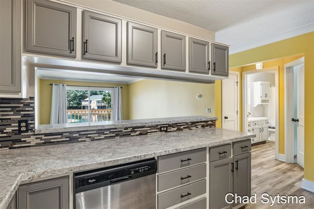 193 Laurelwood Court, Grand Rapids, MI 49548