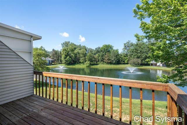 193 Laurelwood Court, Grand Rapids, MI 49548