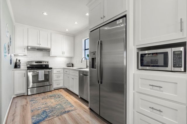 11213 Beard Drive, Galveston, TX 77554