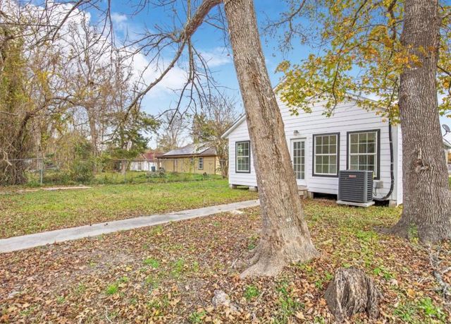 116 Trahan, Ames, TX 77575