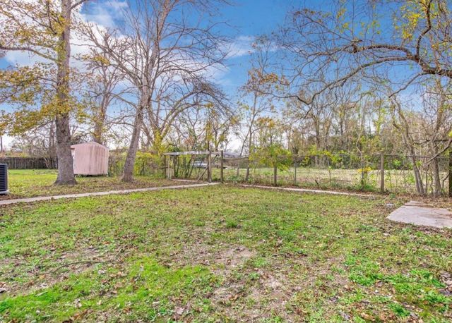 116 Trahan, Ames, TX 77575