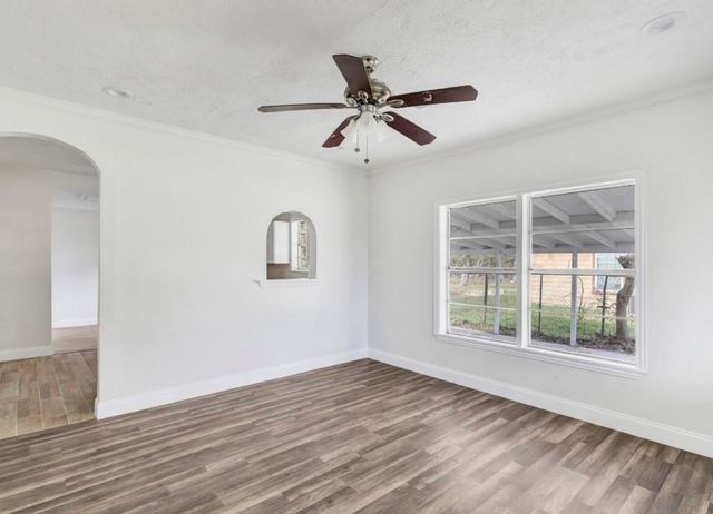 116 Trahan, Ames, TX 77575