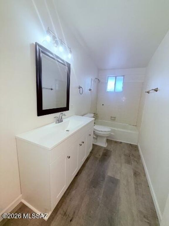 Image 12 of property listing at 353 E Alturas Street, Tucson, AZ 85705