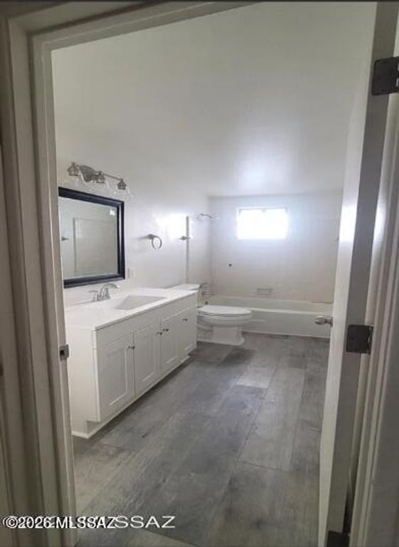 Image 16 of property listing at 353 E Alturas Street, Tucson, AZ 85705