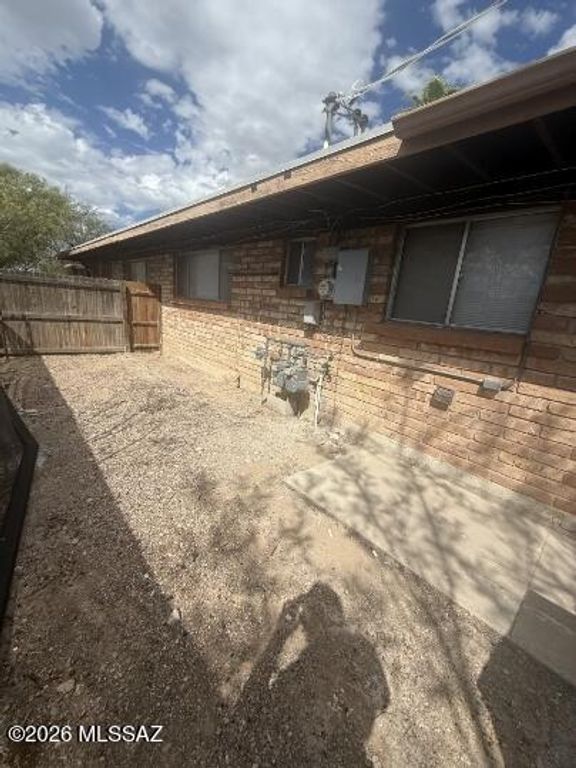Image 20 of property listing at 353 E Alturas Street, Tucson, AZ 85705