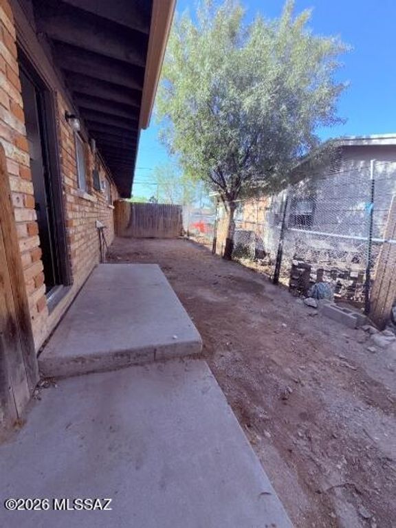 Image 26 of property listing at 353 E Alturas Street, Tucson, AZ 85705