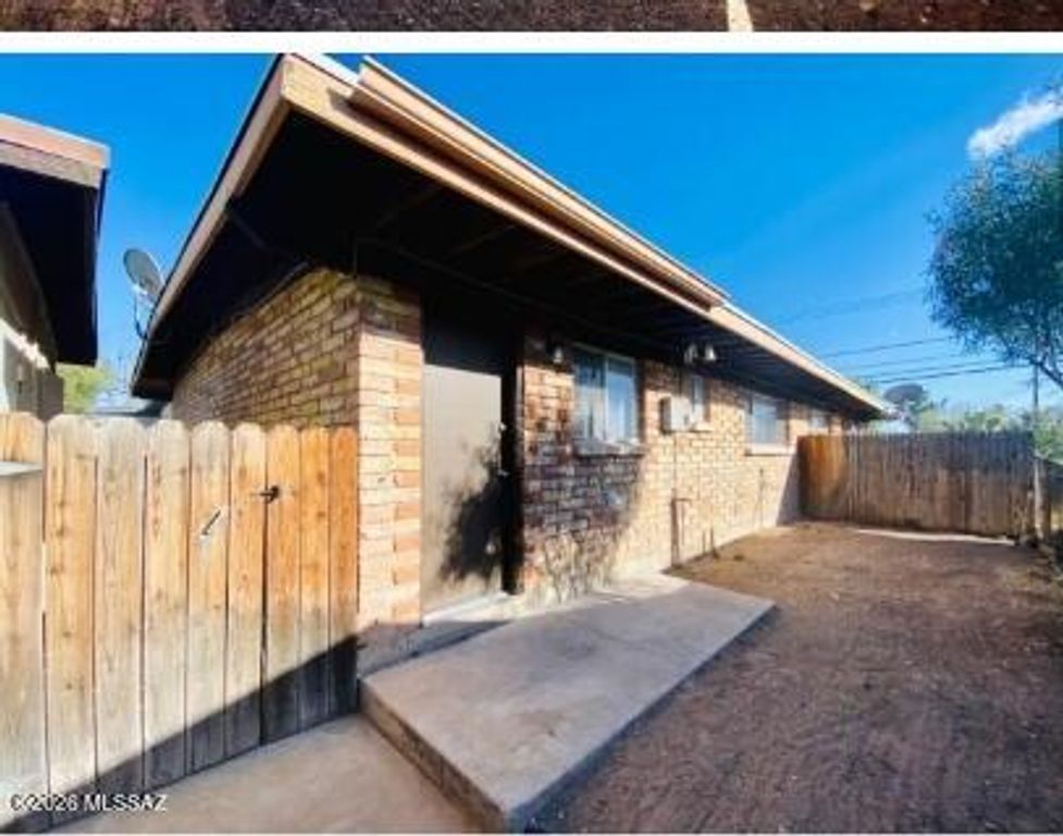 Image 28 of property listing at 353 E Alturas Street, Tucson, AZ 85705