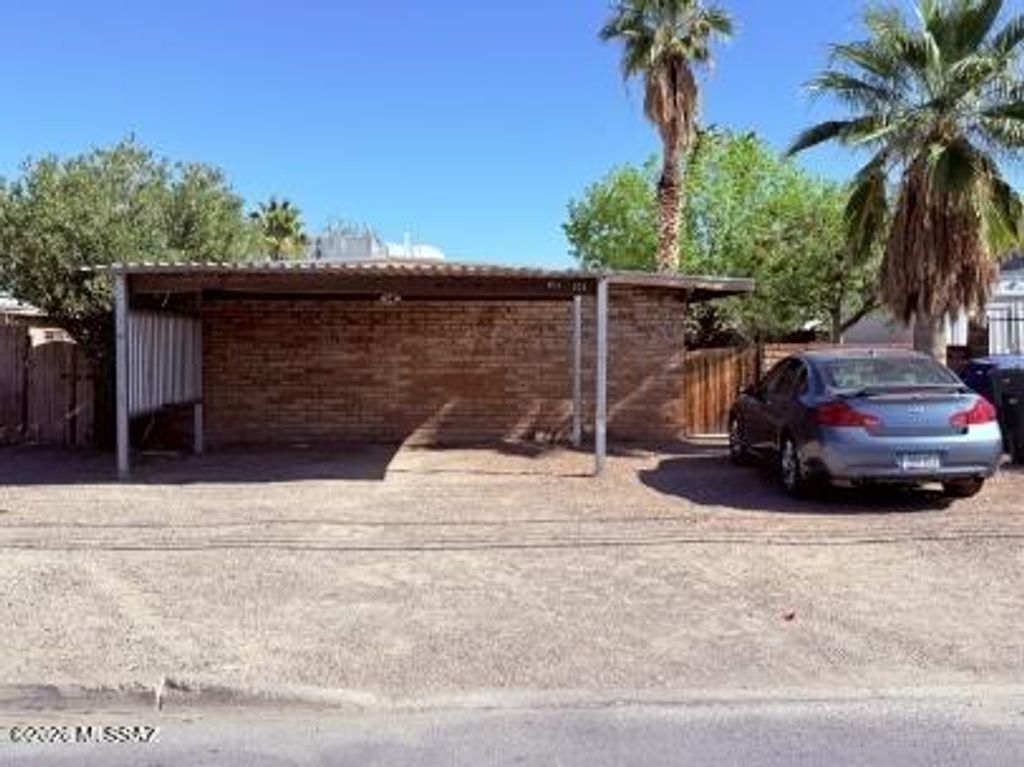 Image 29 of property listing at 353 E Alturas Street, Tucson, AZ 85705