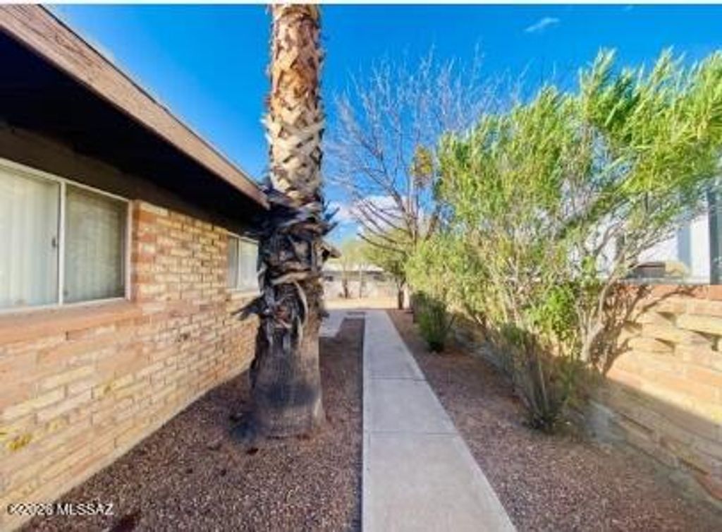 Image 30 of property listing at 353 E Alturas Street, Tucson, AZ 85705