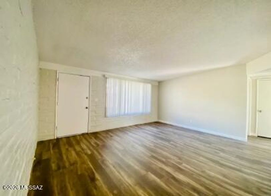 Image 32 of property listing at 353 E Alturas Street, Tucson, AZ 85705