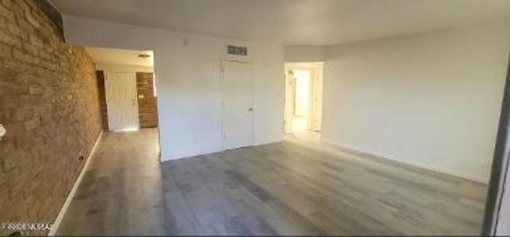 Image 4 of property listing at 353 E Alturas Street, Tucson, AZ 85705