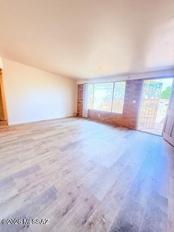 Image 8 of property listing at 353 E Alturas Street, Tucson, AZ 85705