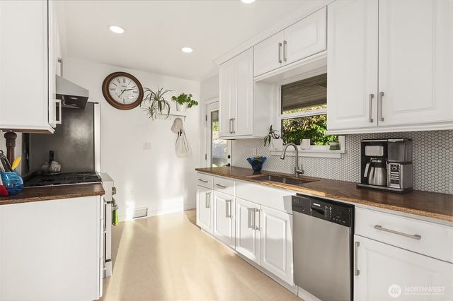 9326 California Avenue SW, Seattle, WA 98136