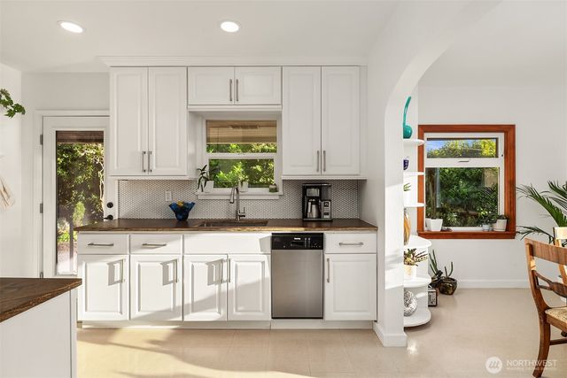 9326 California Avenue SW, Seattle, WA 98136
