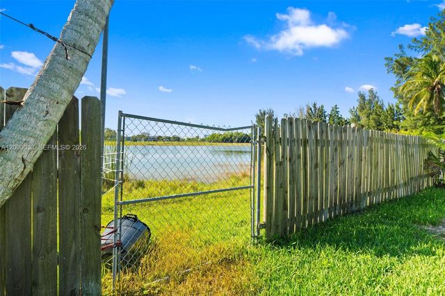 12860 SW 268th St, Homestead, FL 33032