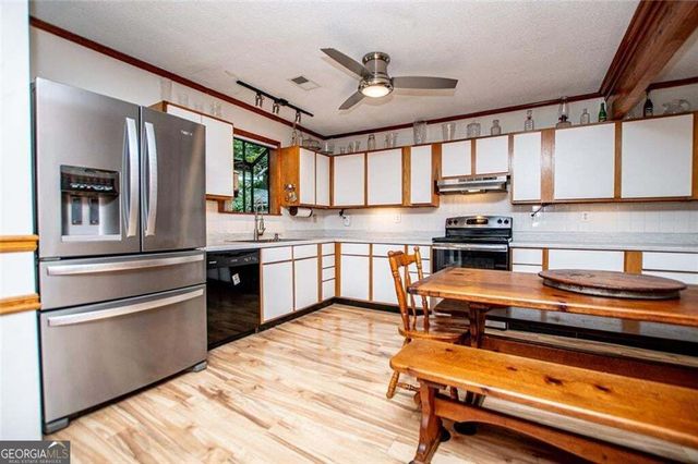 24 White Oak Drive, Carrollton, GA 30116
