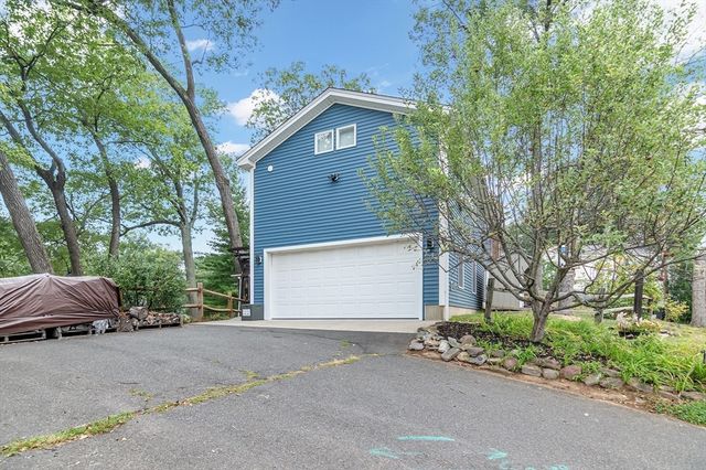 105 Lakeview Street, Southwick, MA 01077