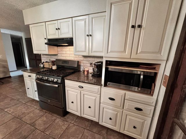 3908 Sides Street, Plainview, TX 79072