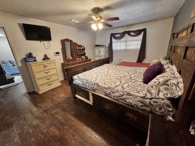 3908 Sides Street, Plainview, TX 79072