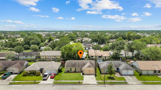 16830 Carrack Turn Drive, Friendswood, TX 77546