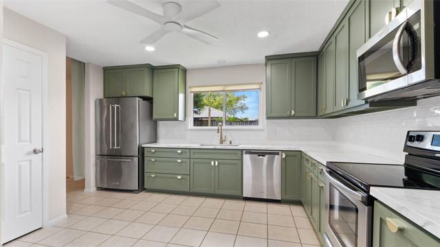 16830 Carrack Turn Drive, Friendswood, TX 77546