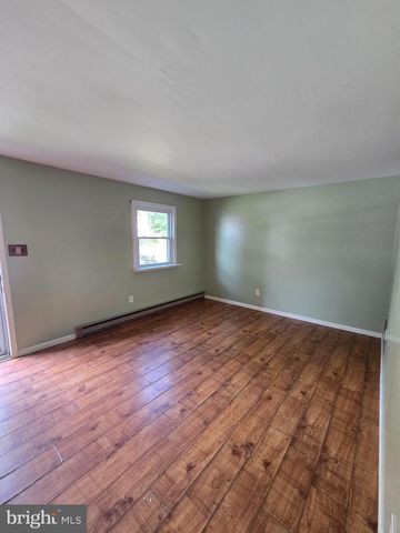 160 HUGHES AVE, Sellersville, PA 18960