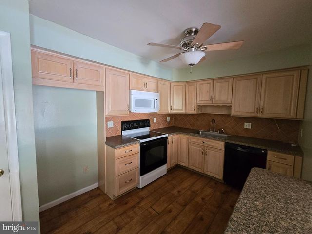 160 HUGHES AVE, Sellersville, PA 18960